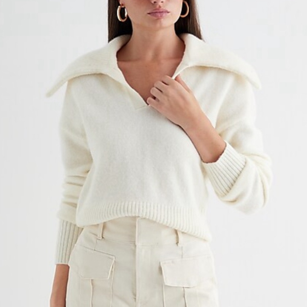 Express white v neck polo sweater sz S